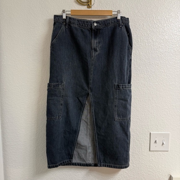 Old Navy Anika Mid Rise Draper Denim Cargo Column Skirt  Size 12 - Picture 1 of 4